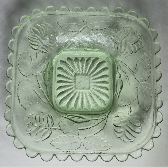 Vintage Crown Crystal Green Depression Glass Rose Dish Square - Picture 6 of 9